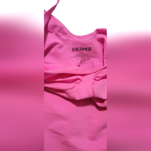 Skims - Picture 2 of 4